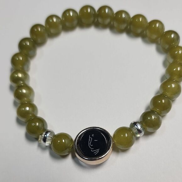 Elegant Green Beaded Bracelet - Picture 1 of 3